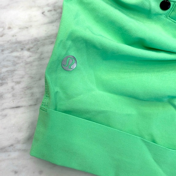 Lululemon! Excellent condition, cuffed short with pockets and pleats! - Picture 6 of 6